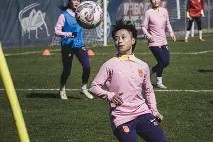 米乐M6体验-中国女足明星球员在赛场上大放异彩