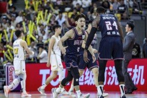 米乐M6体验-辽宁男篮客场取胜，展现出色表现(辽宁男篮之所以取得如此骄人的战绩)