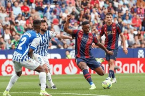 米乐体育娱乐-塞维利亚客场惊险胜利，压哨绝杀力挺