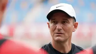 球队主教练发表战前动员,呼吁队员团结拼搏的句子