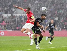 欧冠资格赛出现惊险一役,输赢难分 欧冠资格赛出现惊险一役,输赢难分