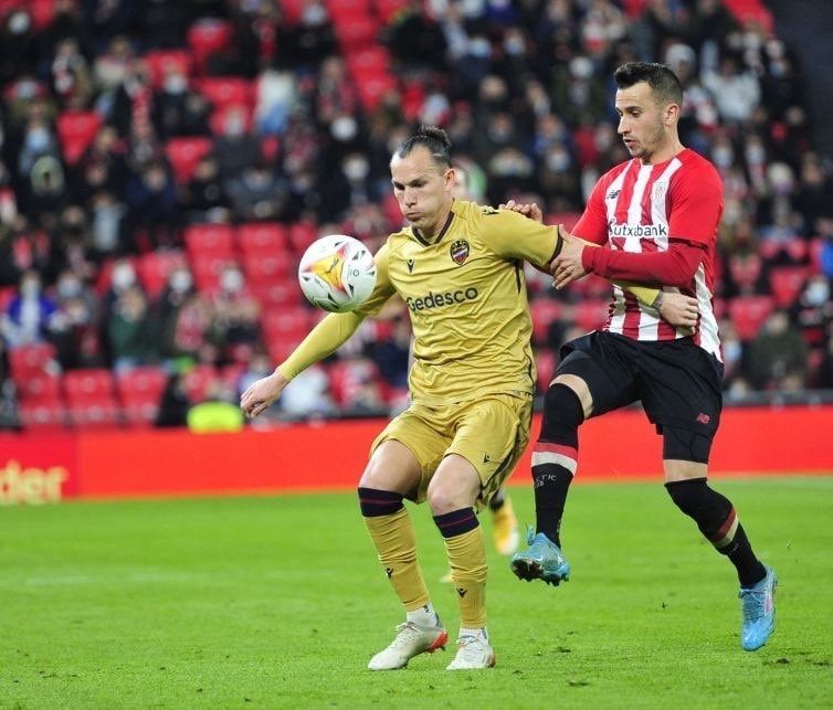 关于西甲劲旅喜迎重磅新援，助力豪门重夺冠军宝座的信息